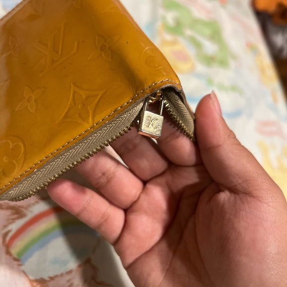 Louis V Mini Wallet - Picture 3 of 5